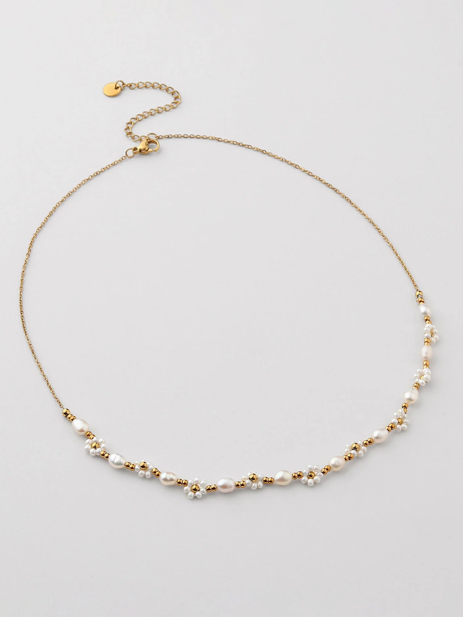 NASZYJNIK STOKROTKI Z PEREŁKAMI