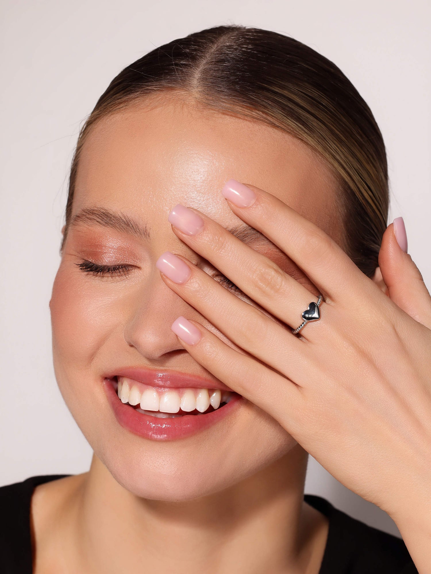 PIERŚCIONEK Z SERCEM Z KULKAMI